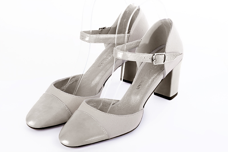 Pearl grey women's open side shoes, with an instep strap. Round toe. Medium block heels. Front view - Florence KOOIJMAN